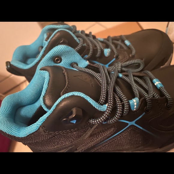 Moxie Mid | Aluminum Toe | women’s slip resistant work shoes| size 6.5 - Picture 9 of 10